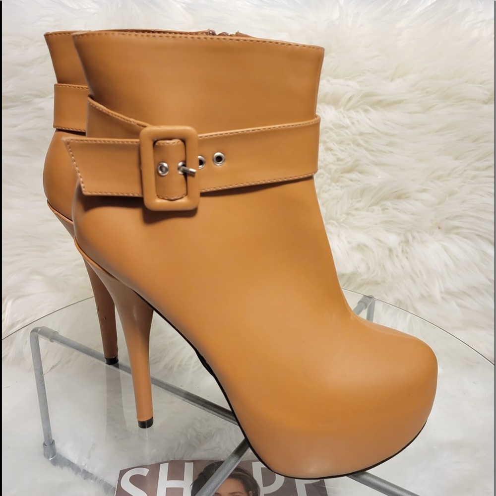 POINTED TOE BLOCK HEEL ANKLE BOOT IN NUDE FAUX LEATHER